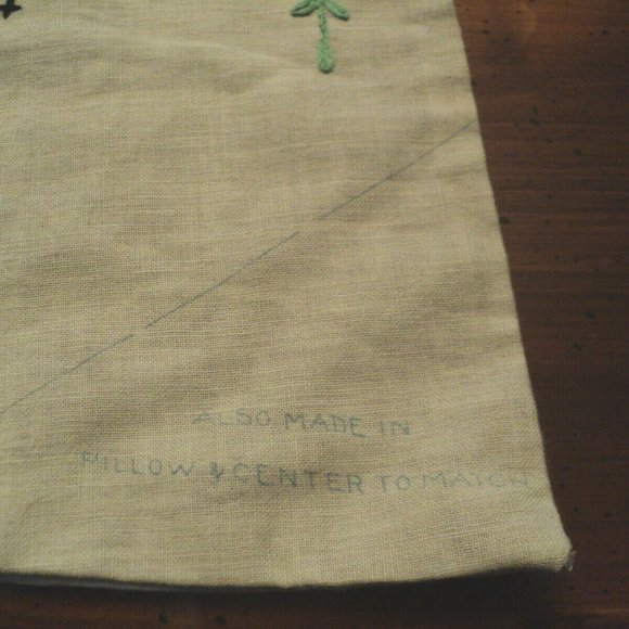 Vintage JBK #801 Hand-Embroidered Dresser Scarf Butterflies & Flowers 43" x 13" - Picture 9 of 9